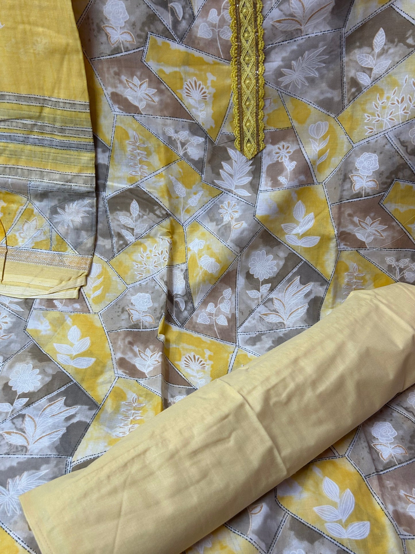 YELLOW COTTON SUIT WITH LACE