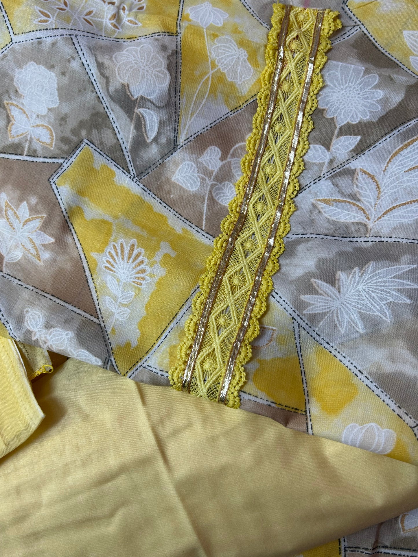 YELLOW COTTON SUIT WITH LACE