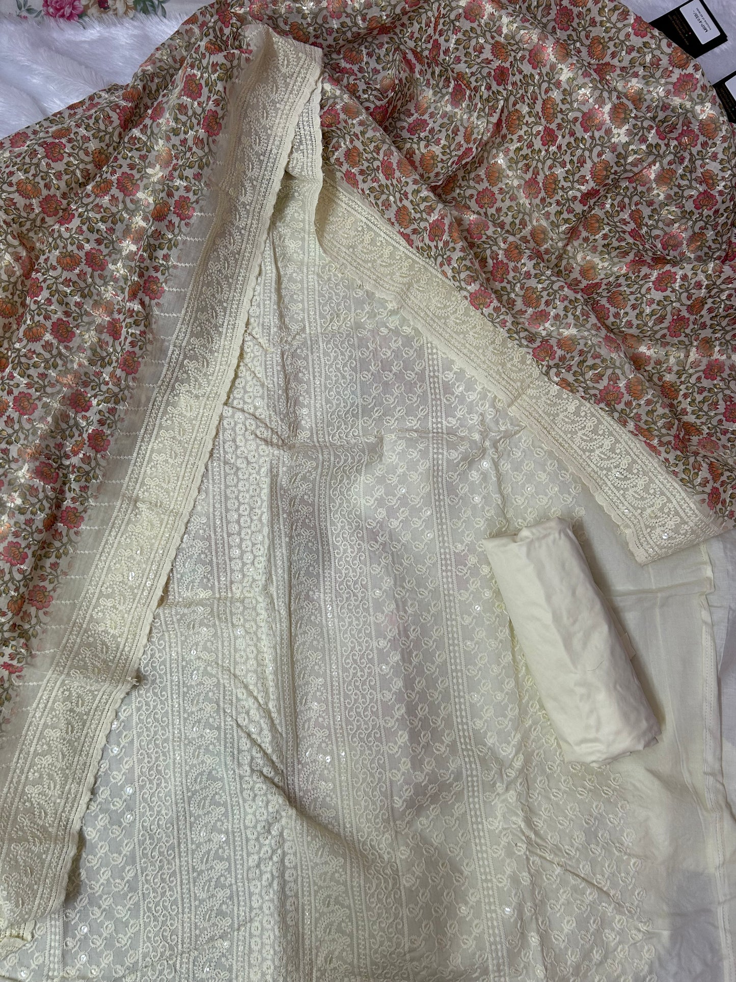 CREAM COTTON SUIT WITH EMBROIDERY THREAD