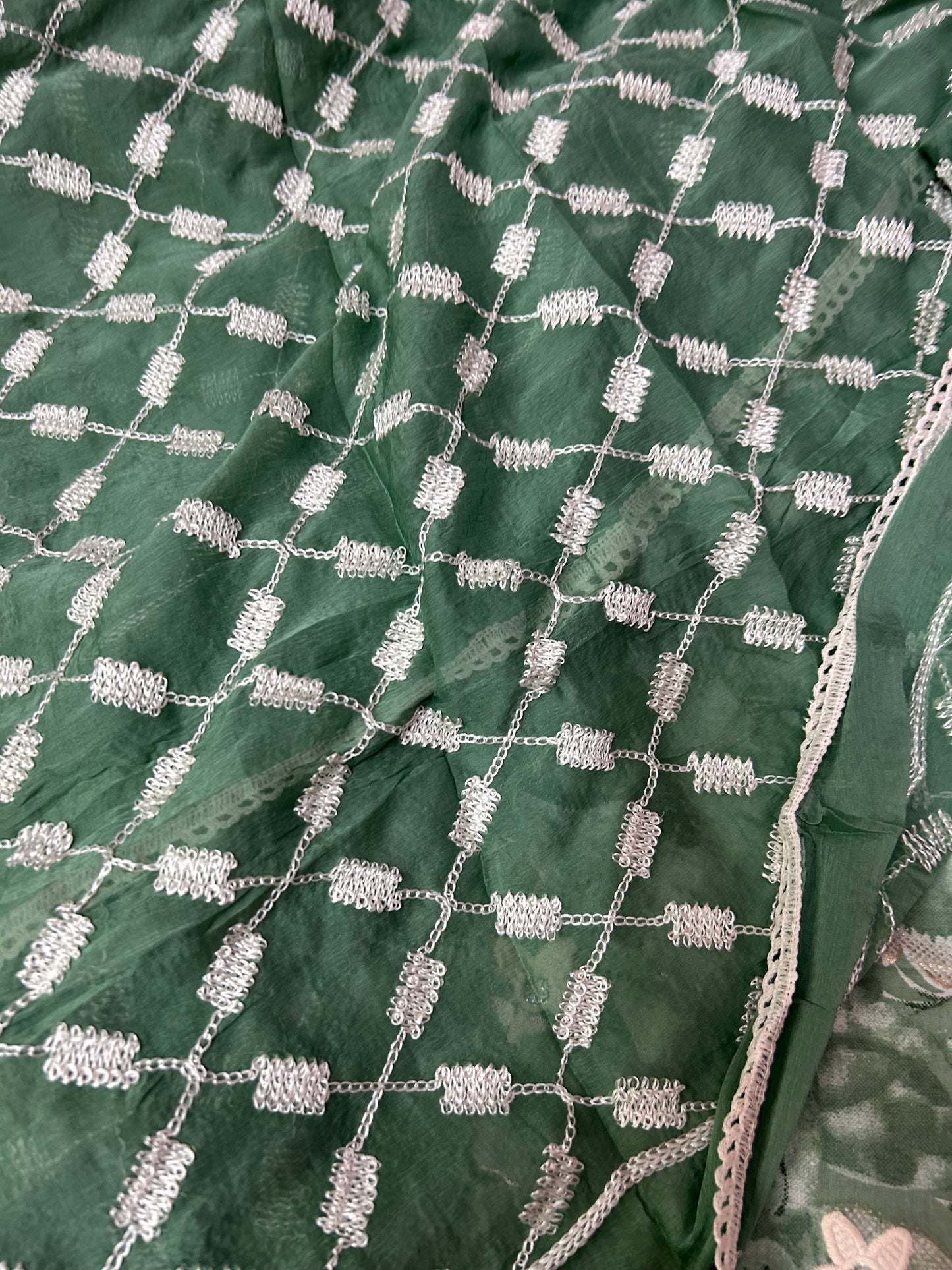 GREEN COTTON SUIT WITH EMBROIDERY THREAD