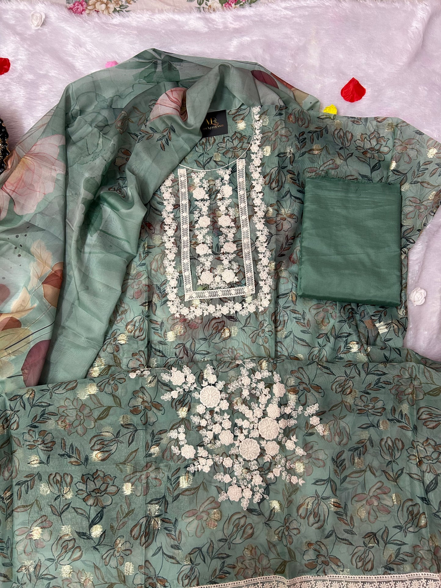 GREEN ORGANZA SUIT WITH EMBROIDERY THREAD