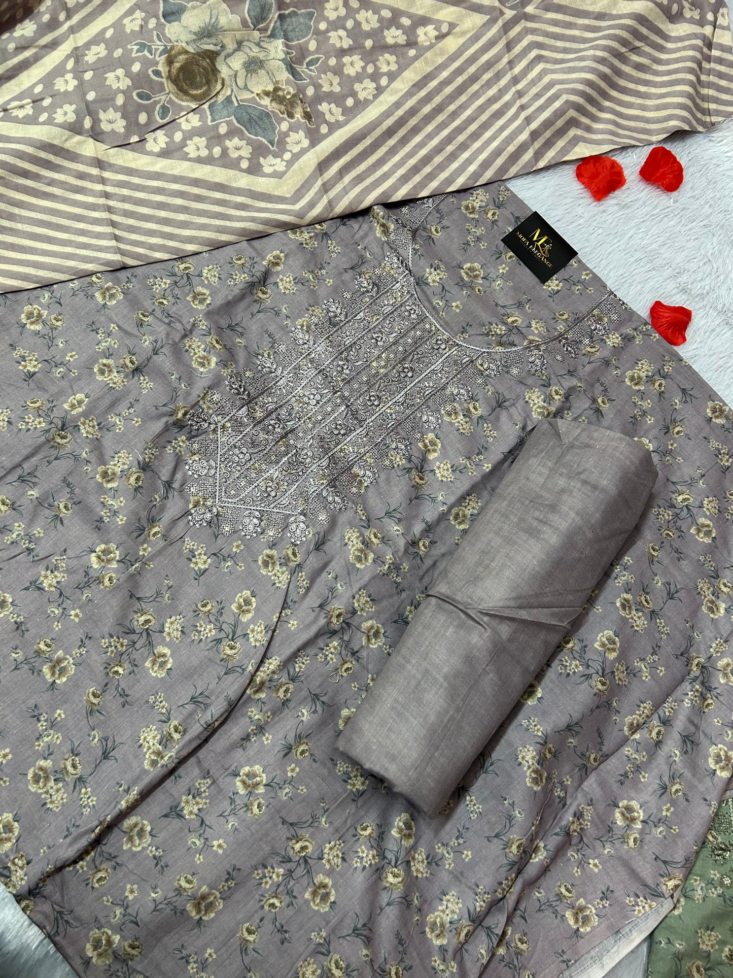 GREY COTTON SUIT WITH THREAD WORK